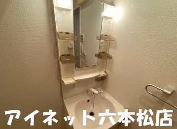 洗面設備　お出かけ前の支度にいかがでしょうか。