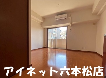 居室・リビング　家具の配置に困らないですね