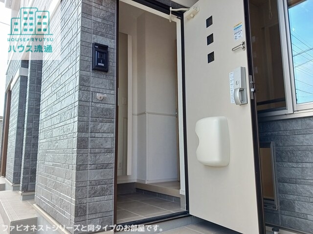 玄関　※同タイプのお部屋の写真です