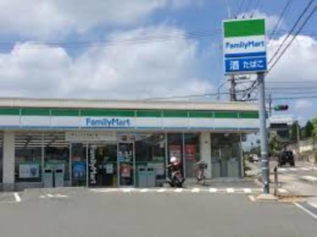 コンビニ　ファミリーマート箕面新稲店（コンビニ）まで646m