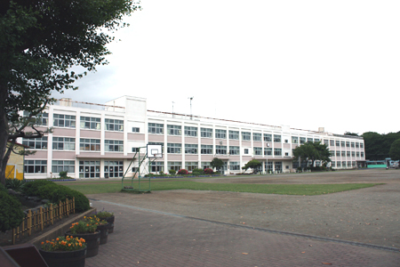 小学校　大和市立深見小学校（小学校）まで1962m