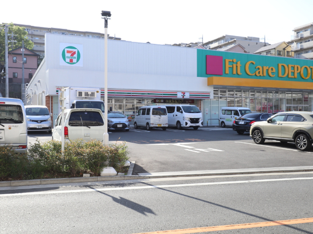 コンビニ　セブンイレブン横浜佐江戸町店（コンビニ）まで757m