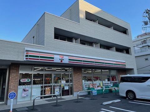 コンビニ　セブン-イレブン 練馬 関町吉祥寺通り店（コンビニ）まで830m