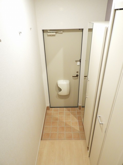 玄関　玄関には収納力のあるシューズボックス完備♪