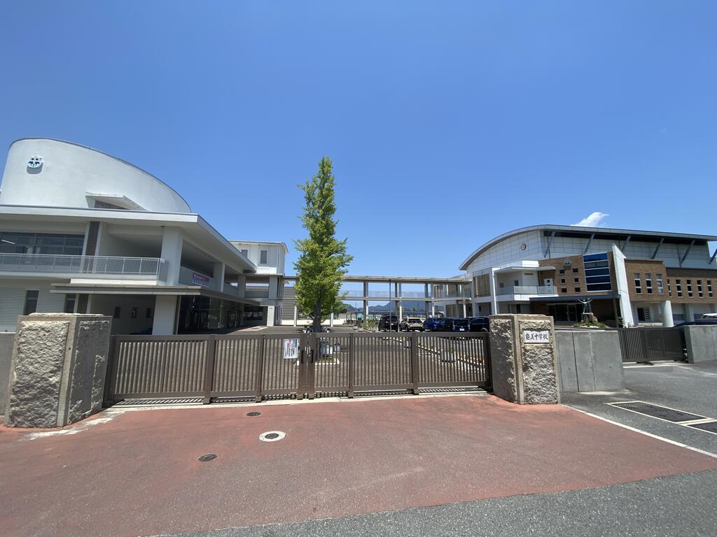 中学校　江田島市立能美中学校（中学校）まで300m