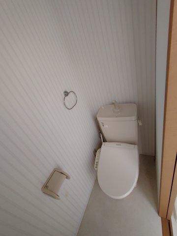 トイレ　同建物内別部屋の写真です。