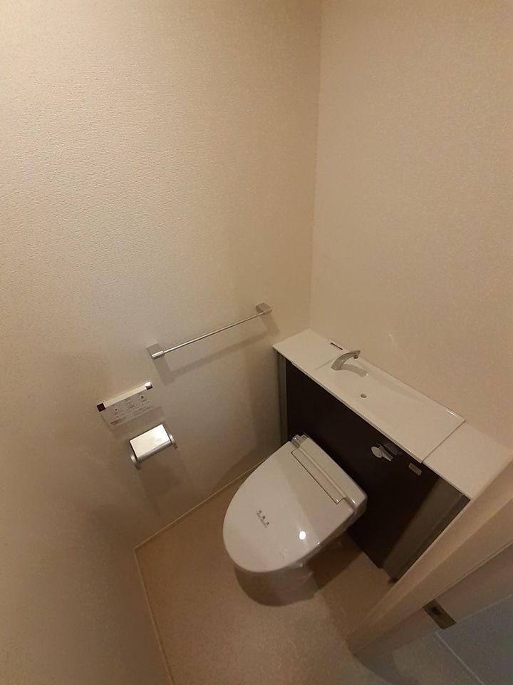 東京メトロ日比谷線 入谷駅 徒歩4分 10階建 築9年のトイレ写真