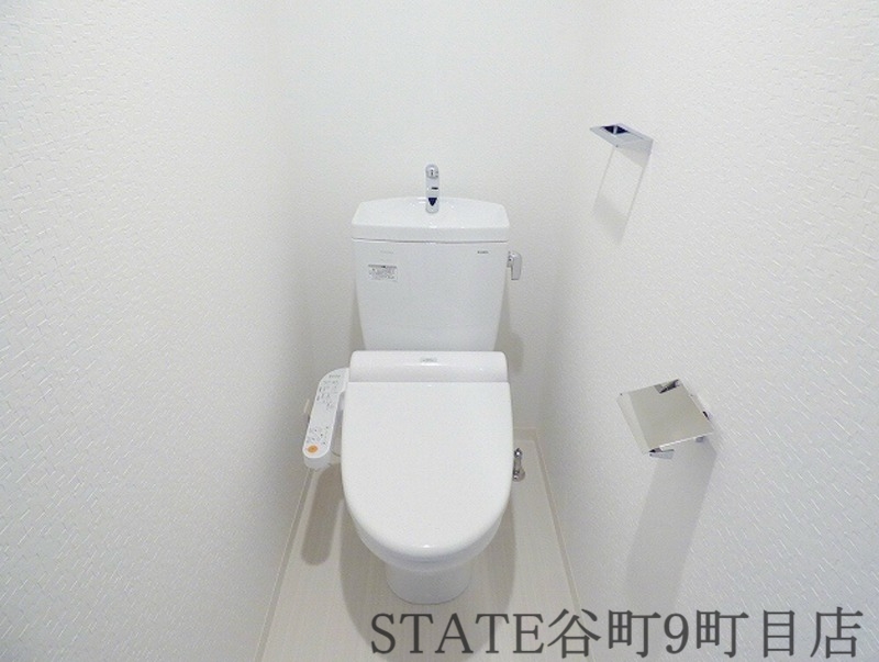 地下鉄御堂筋線 本町駅 徒歩4分 15階建 築13年のトイレ写真
