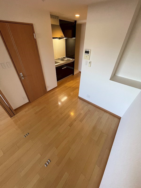 サンレムート江坂eastの居間写真