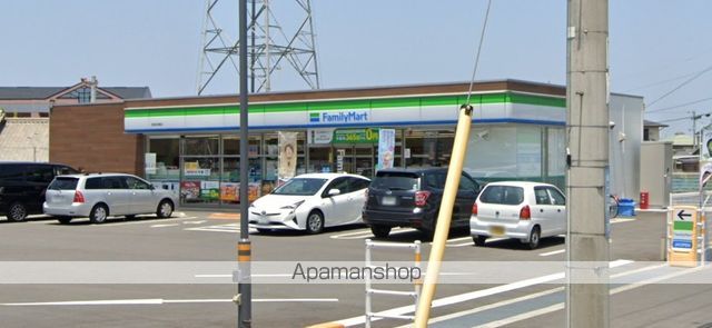 コンビニ　ファミリーマート（コンビニ）まで384m
