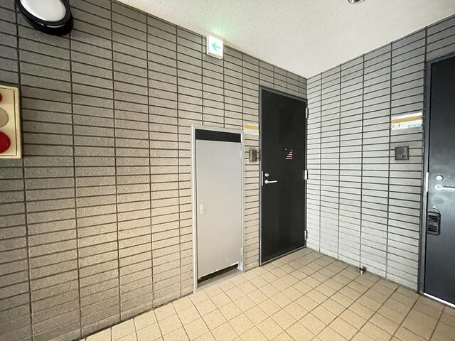 東急大井町線 上野毛駅 徒歩12分 5階建 築31年の玄関写真