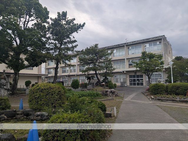 小学校　千代田小学校（小学校）まで824m