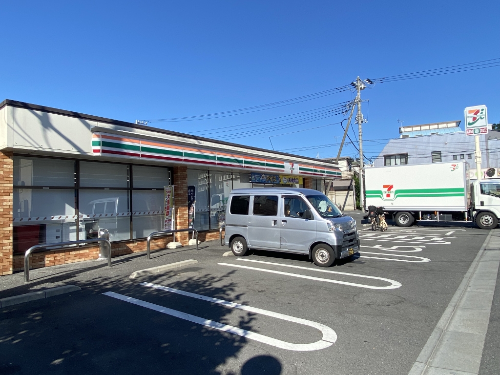 コンビニ　セブンイレブン 足立江北3丁目店（コンビニ）まで352m