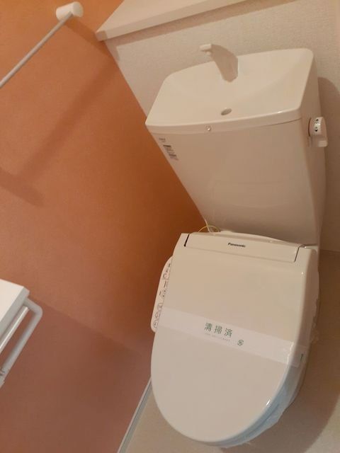 東武小泉線 西小泉駅 徒歩26分 2階建 築8年のトイレ写真