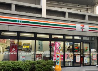 コンビニ　セブンイレブン中央区湊1丁目店（コンビニ）まで72m