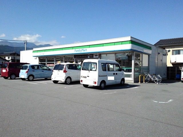 コンビニ　ファミリーマート小笠原店（コンビニ）まで500m