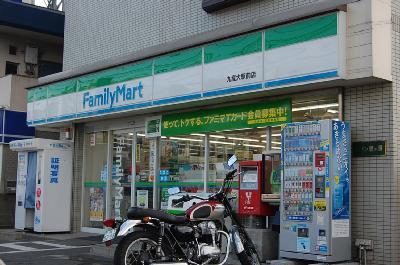 コンビニ　ファミリーマート（コンビニ）まで650m