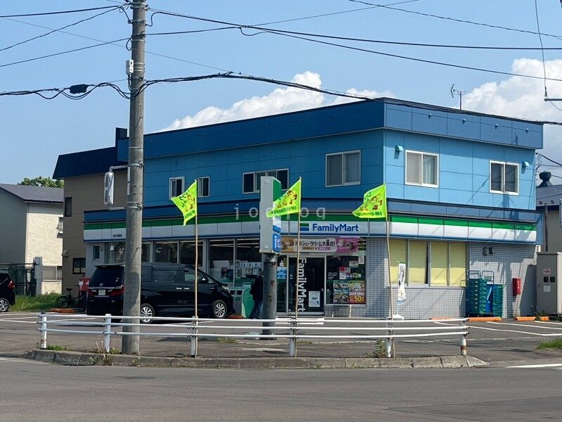 コンビニ　ファミリーマート岩内公園通店（コンビニ）まで400m