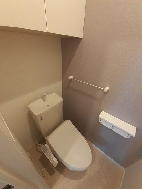 トイレ　温水洗浄便座も設置済み＊