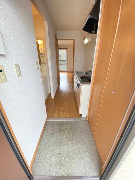 ＪＲ東海道本線 守山駅 徒歩12分 2階建 築22年の玄関写真