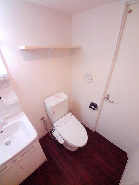 トイレ　寒い冬でも快適な温水機能付き便座