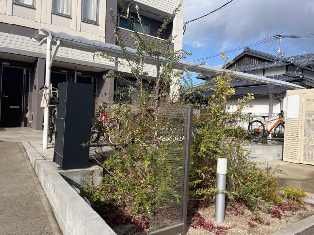 エントランス　落ち着いたエントランスです