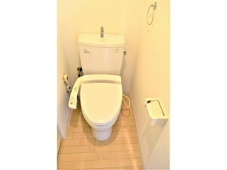 トイレ　※写真は同じマンションの違う部屋のものになります。