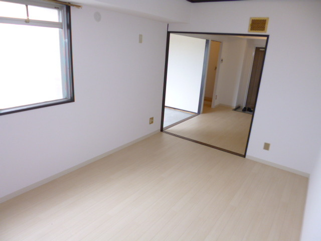 その他部屋・スペース　採光窓が多く明るいお部屋です