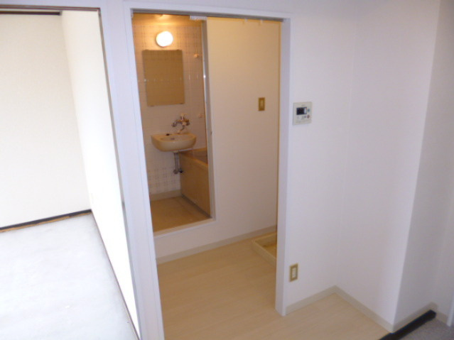その他設備　採光窓が多く明るいお部屋です