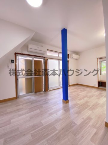 寝屋川市菅相塚町11戸建貸家の居間写真