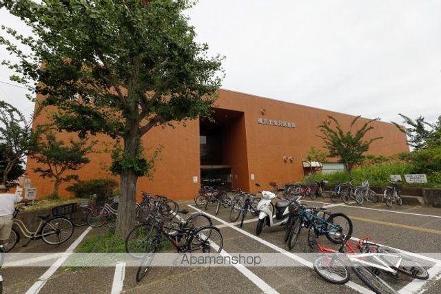 図書館　横浜市金沢図書館（図書館）まで259m