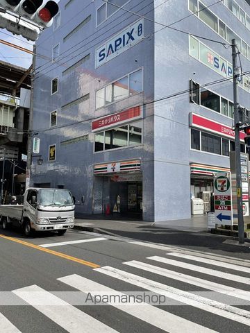 コンビニ　セブンイレブン（コンビニ）まで261m