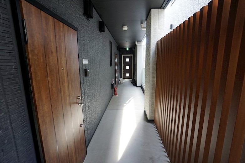 埼玉高速鉄道 南鳩ケ谷駅 徒歩2分 2階建 築9年の玄関写真