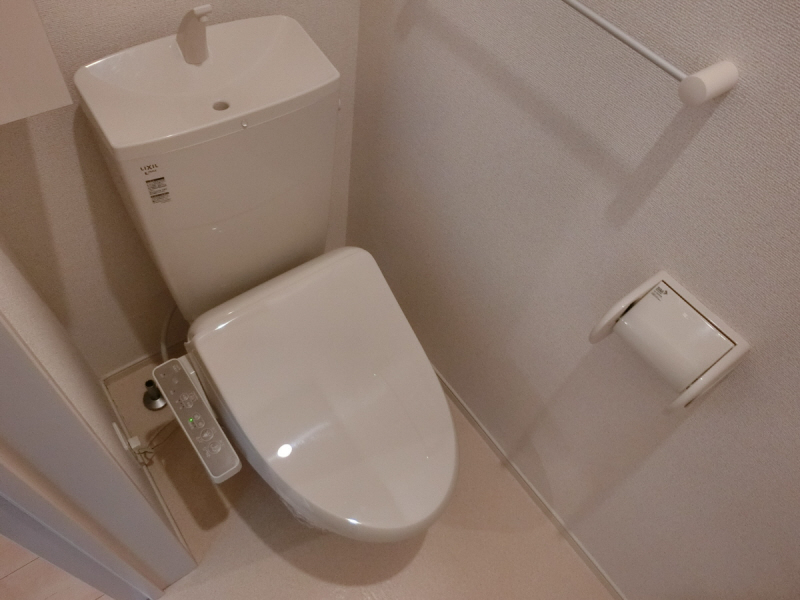 ＪＲ山陽本線 土山駅 徒歩10分 2階建 築9年のトイレ写真