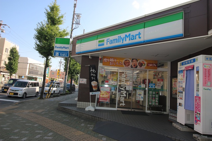 コンビニ　ファミリーマート岩塚駅前店（コンビニ）まで200m