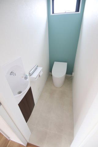 ＪＲ身延線 富士根駅 徒歩17分 2階建 築7年のトイレ写真