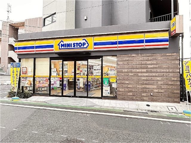 コンビニ　ミニストップ練馬富士見台２丁目店（コンビニ）まで107m