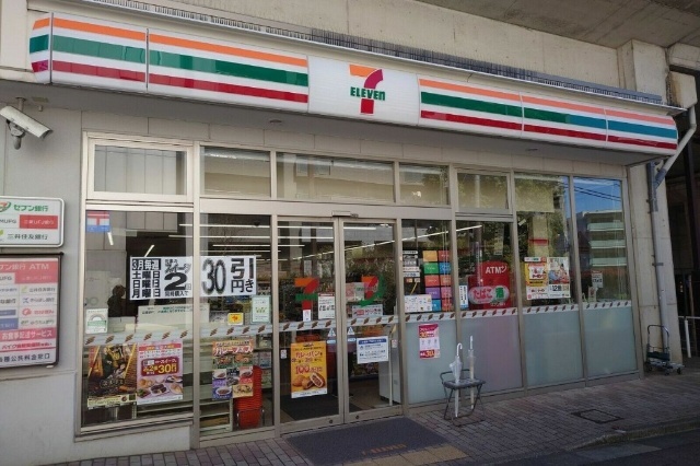 コンビニ　セブンイレブン練馬富士見台駅西店（コンビニ）まで122m