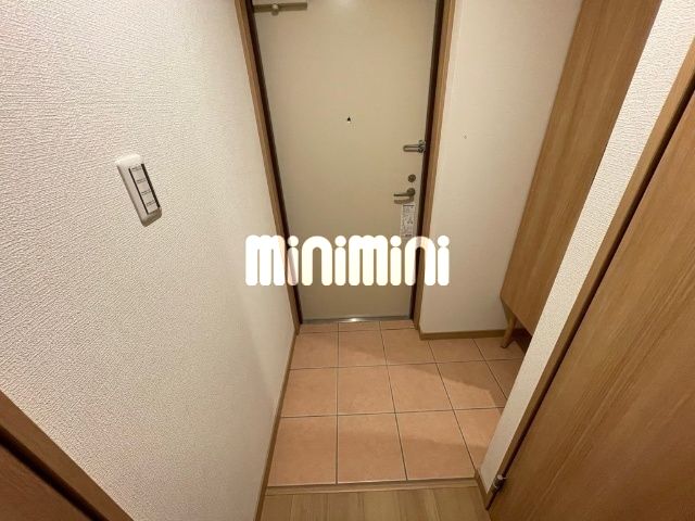 玄関　別部屋の写真です。