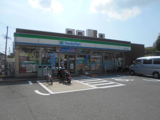 コンビニ　ファミリーマート小松原店様（コンビニ）まで400m
