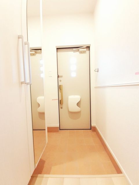 ピアナス・イリーデ Iの玄関写真