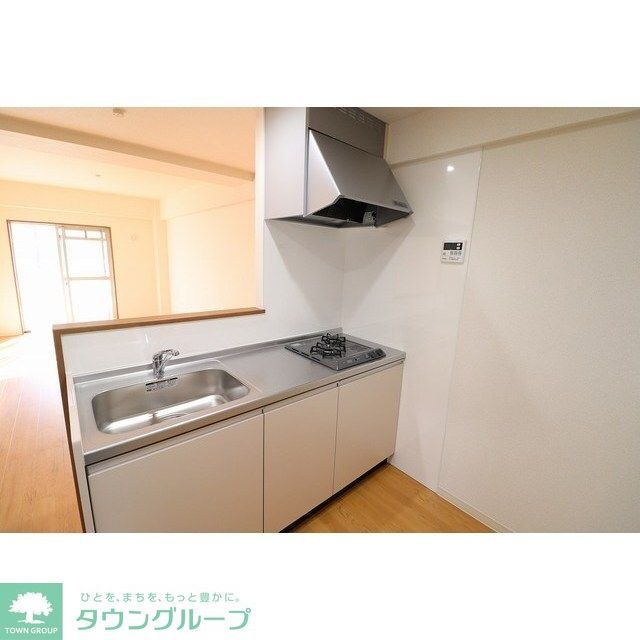 キッチン　※写真は１０３号室のものです。