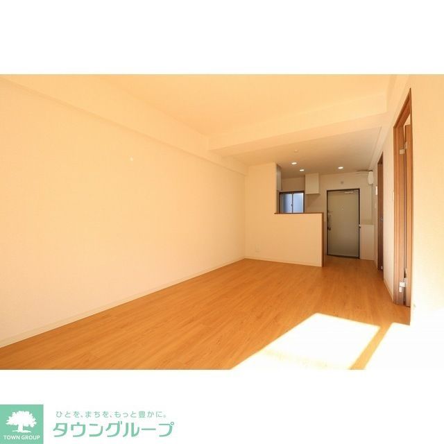 玄関　※写真は１０３号室のものです。