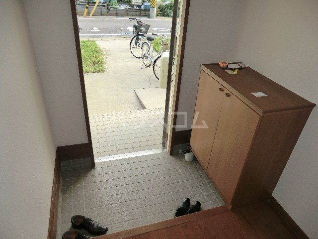 カルティエ エクレーレ B棟の玄関写真