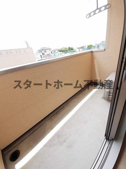 バルコニー　外からの目が気にならないバルコニーで洗濯物が干せます