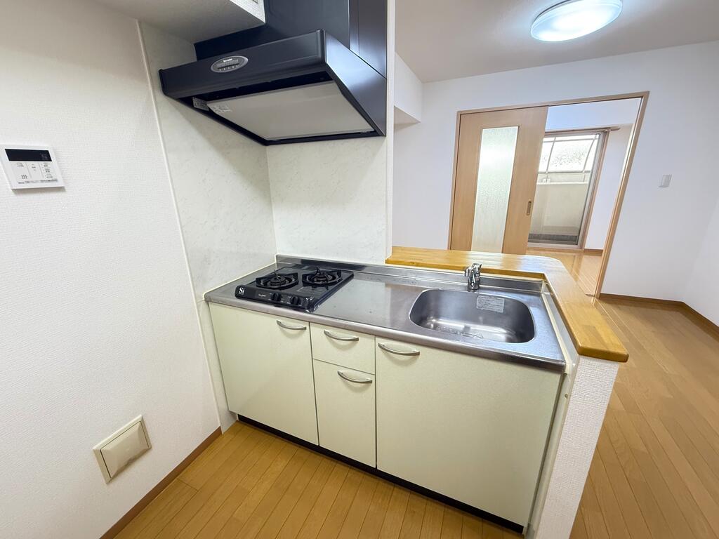 キッチン　調理器具の保管もすっきりとできるキッチン♪（同仕様画像）