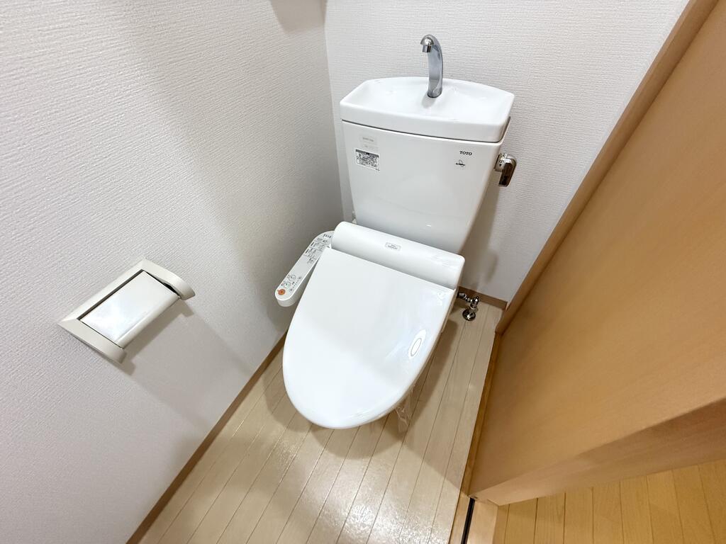 トイレ　温水洗浄便座付きの洋式トイレです♪（同仕様画像）