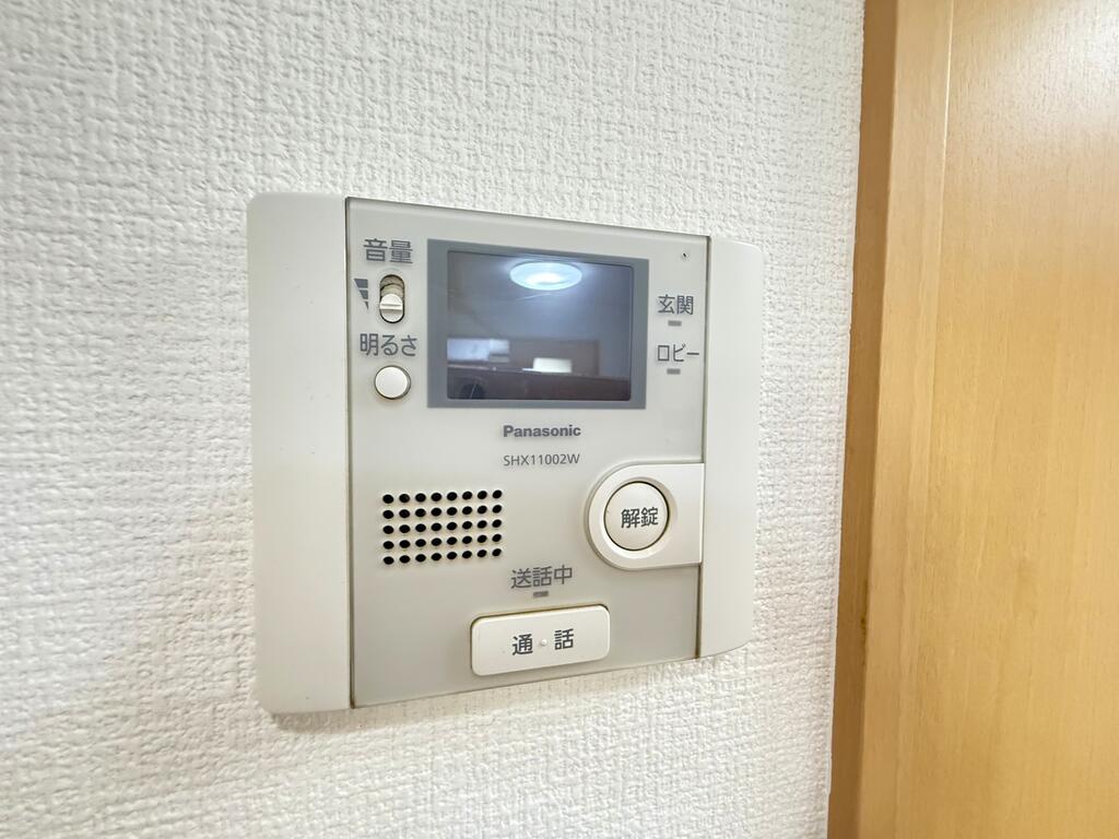 セキュリティ　玄関に出ず来客対応ができるTVインターホン♪（同仕様画像）
