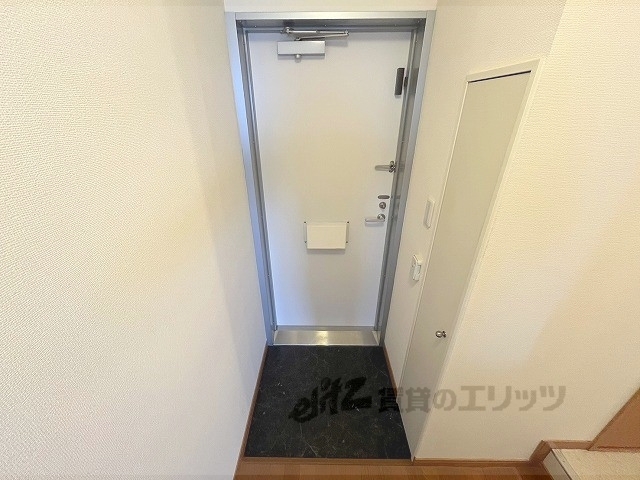 レオパレス西真美の玄関写真