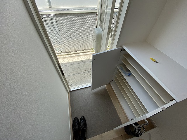 玄関　※別部屋参考写真。現況優先です。